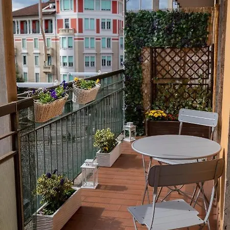 Beautiful Floral Apartment On Navigli Milan Exterior photo