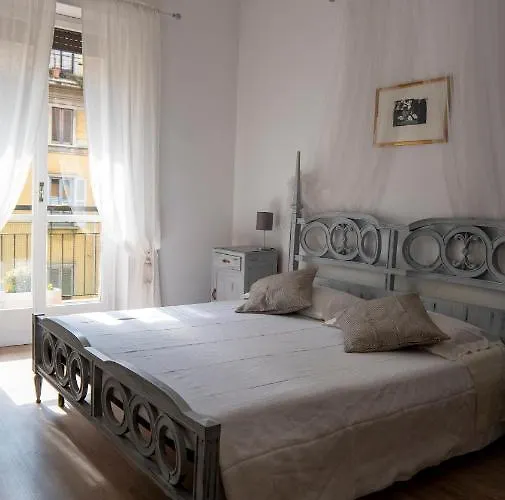 Beautiful Floral Apartment On Navigli